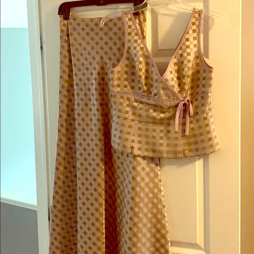 Elegant 2-piece cocktail skirt set.